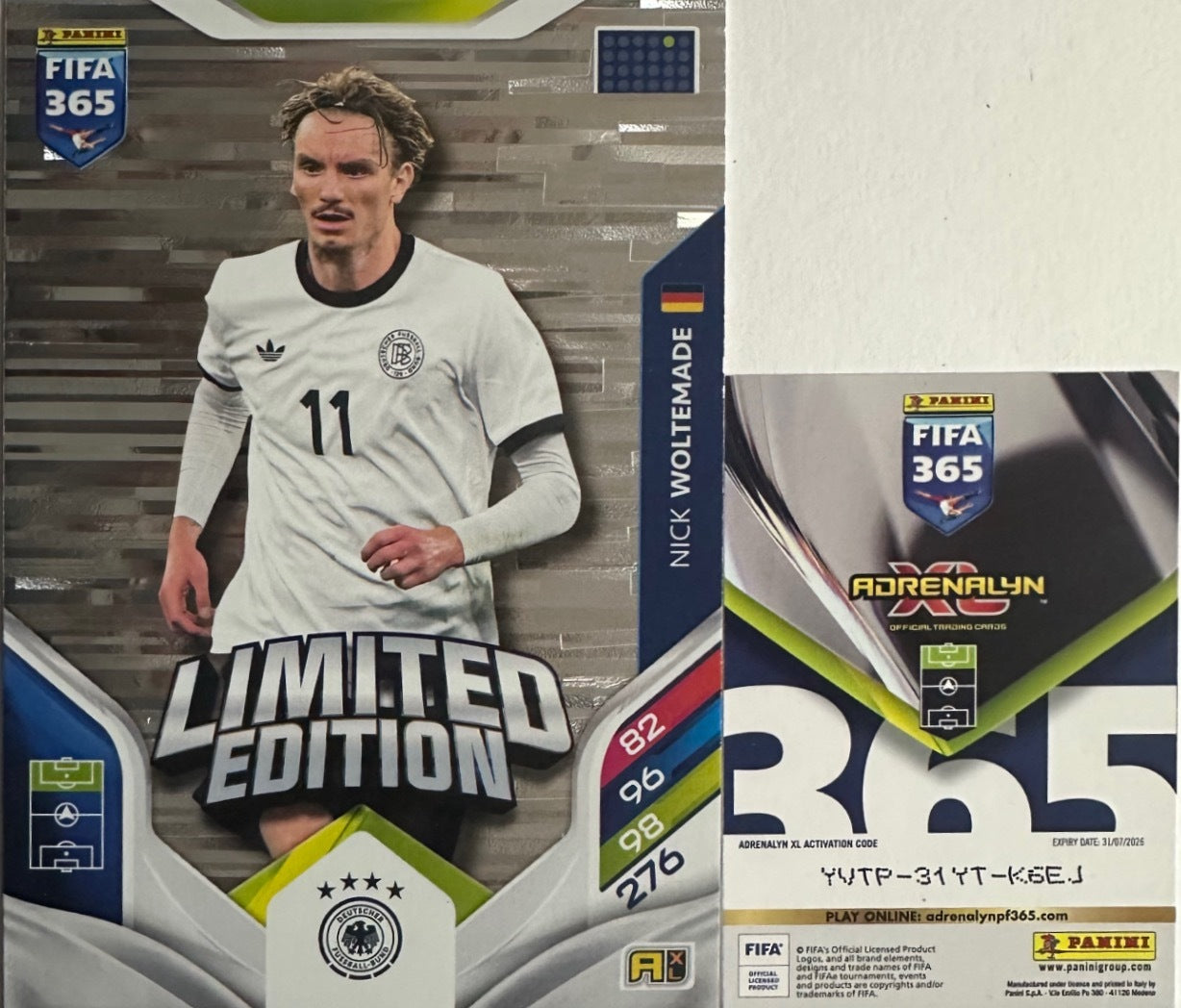 Panini Adrenalyn XL FIFA 365 2026 - Limited Momentum Premium Gold XXL a scelta