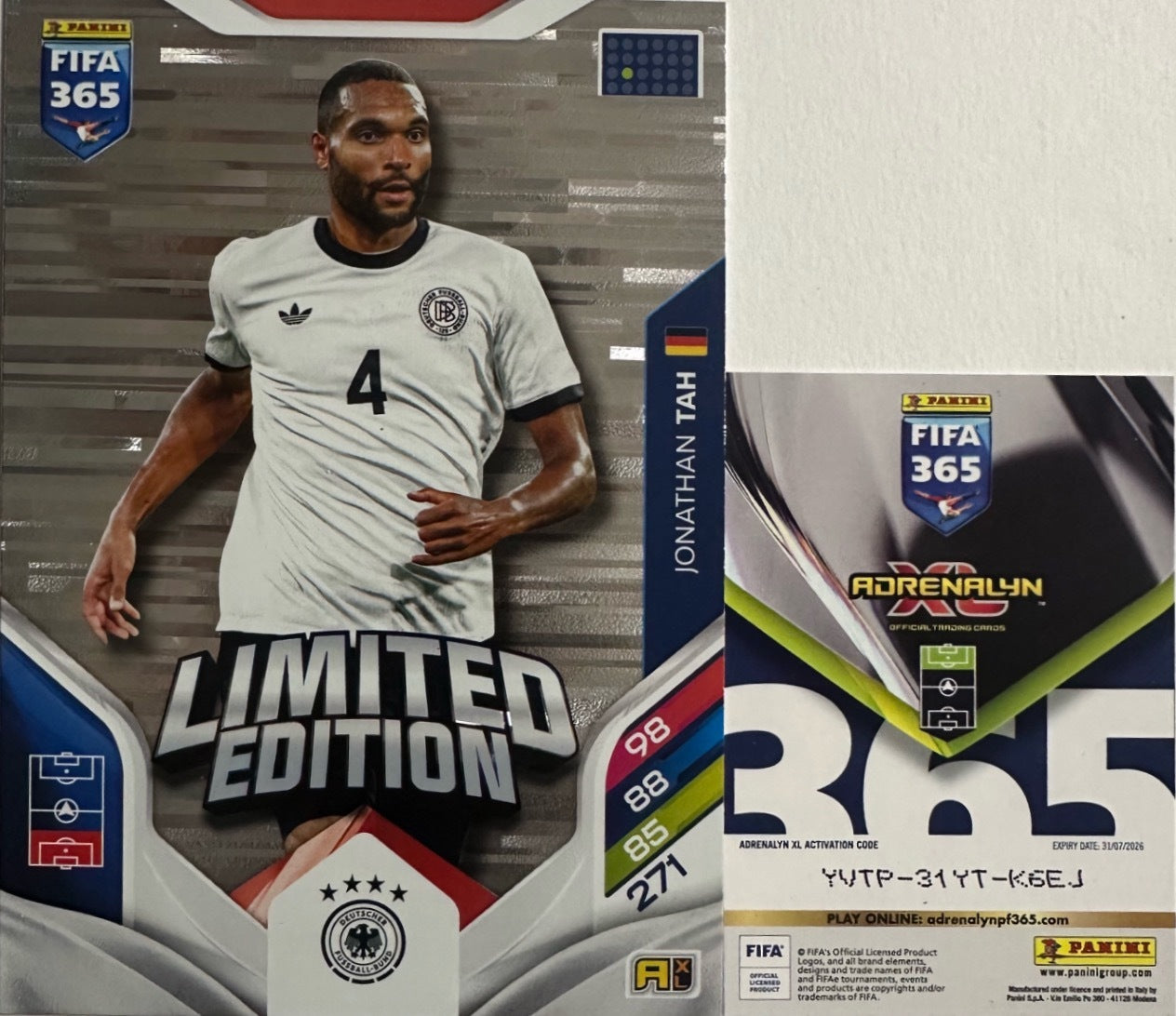 Panini Adrenalyn XL FIFA 365 2026 - Limited Momentum Premium Gold XXL a scelta