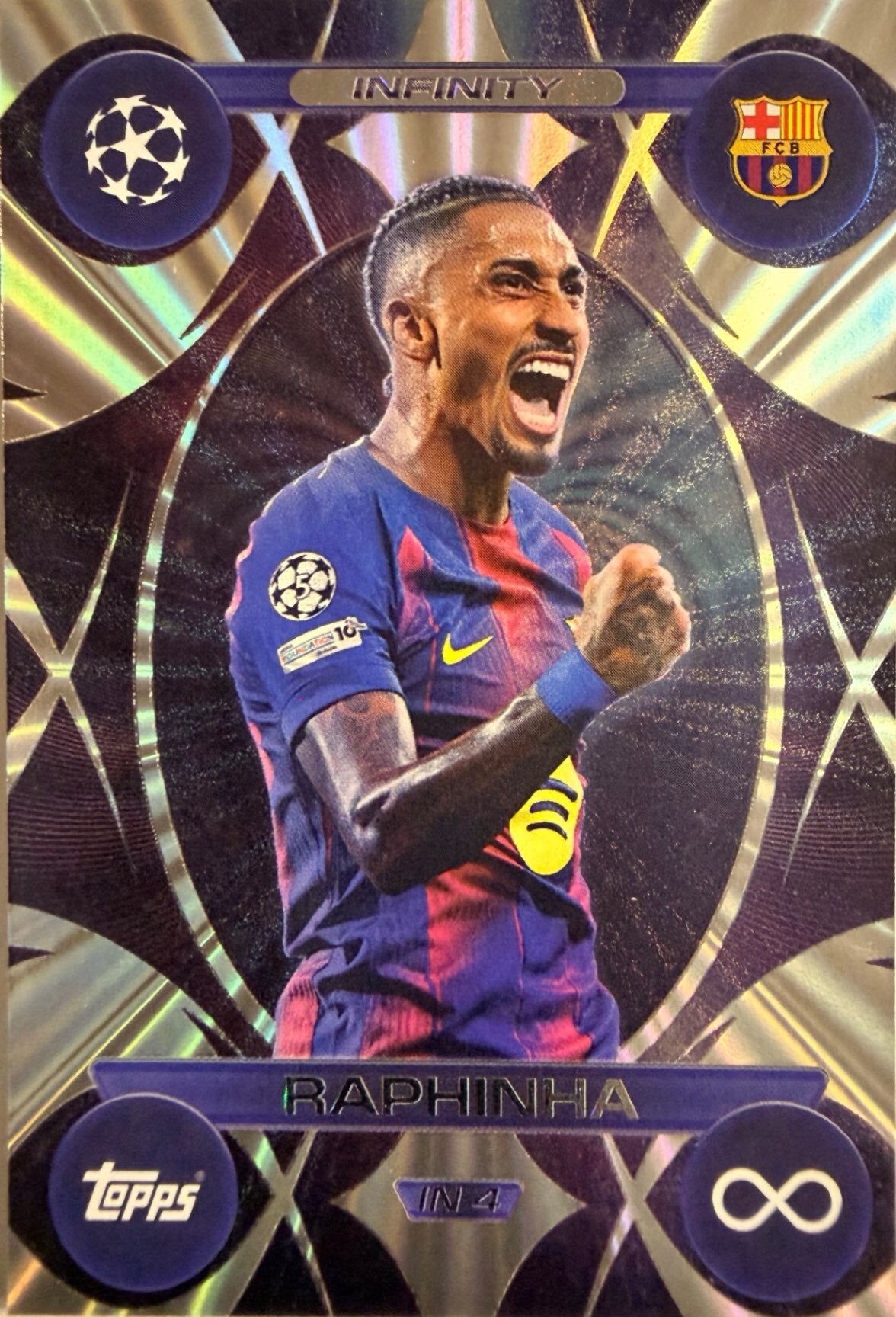 Match Attax Extra 2025/26 - Scegli Card Chrome Limited Greats Pull Infinity