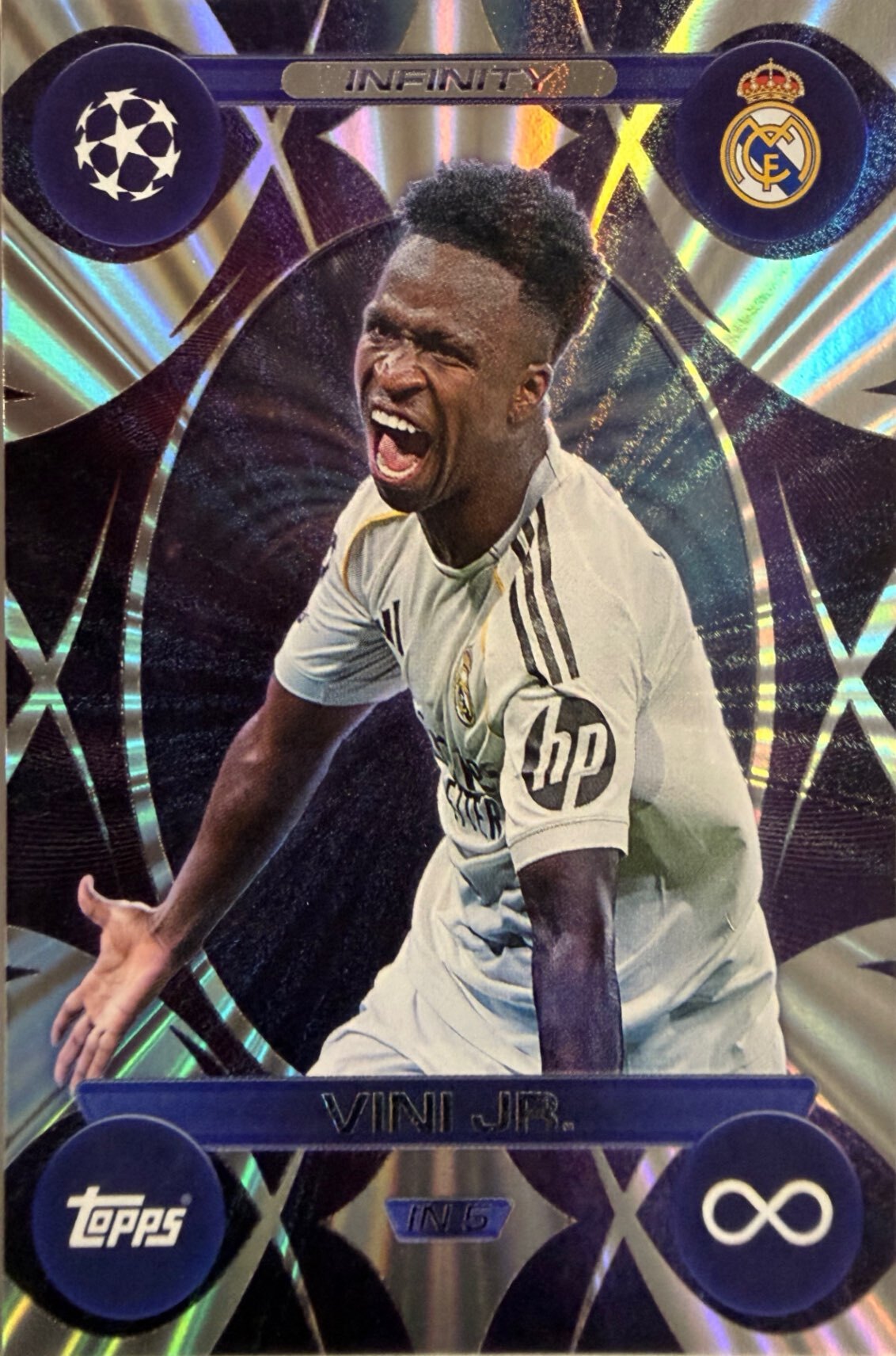 Match Attax Extra 2025/26 - Scegli Card Chrome Limited Greats Pull Infinity