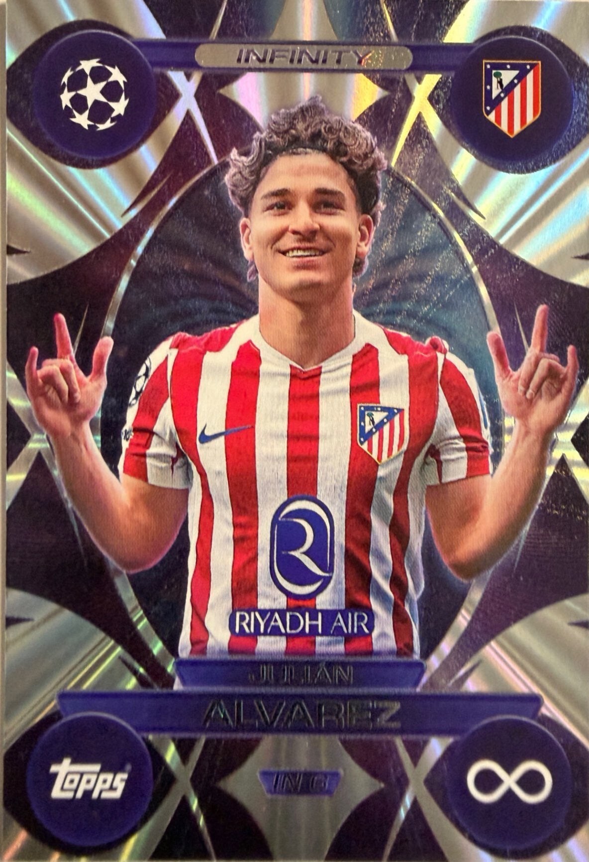 Match Attax Extra 2025/26 - Scegli Card Chrome Limited Greats Pull Infinity